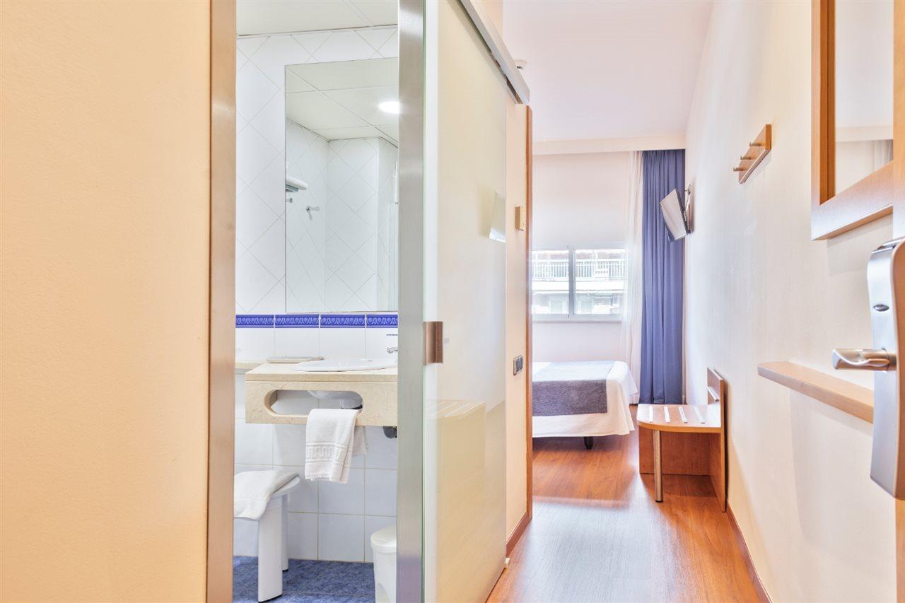 Hotel Acta Antibes 2*